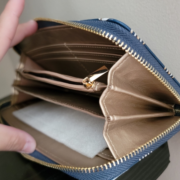 Wallet - Picture 3 of 5